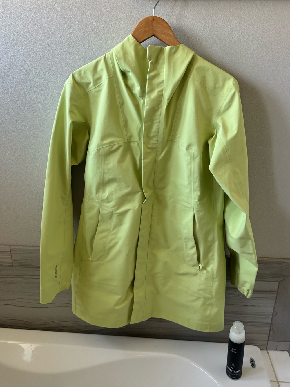 Arc’teryx Codetta Goretex Rain Jacket model # 25645. Comes with detergent